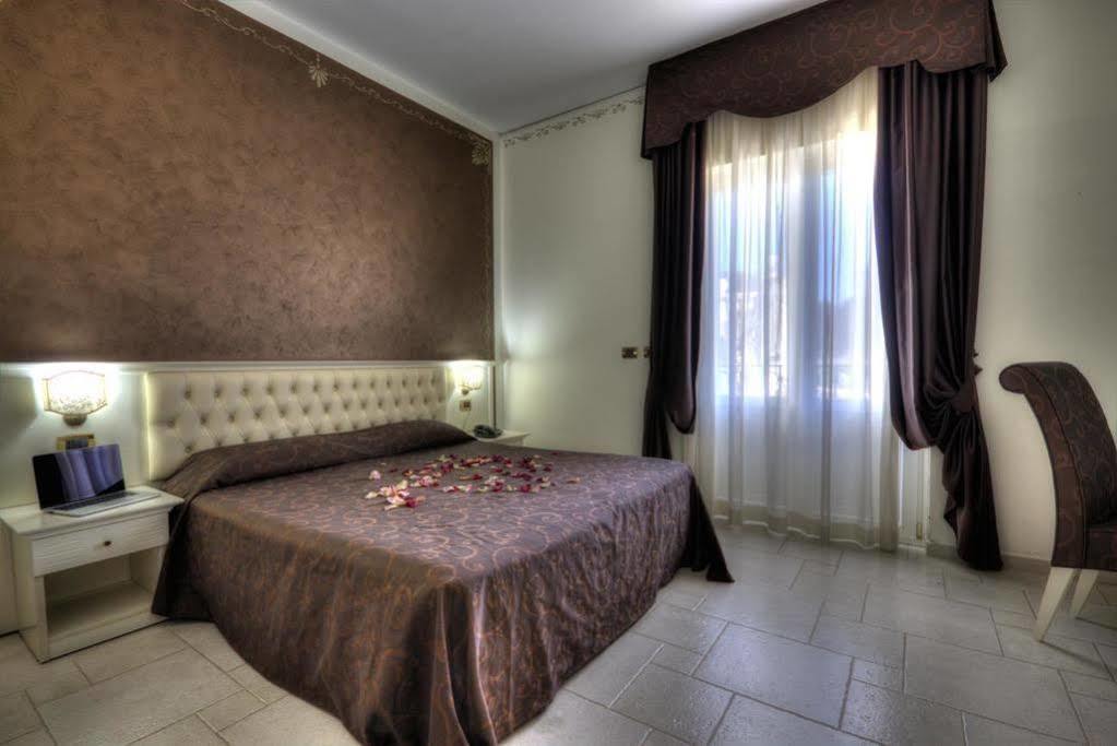 Hotel Madonna Delle Grazie Ceglie Messapica Exterior foto