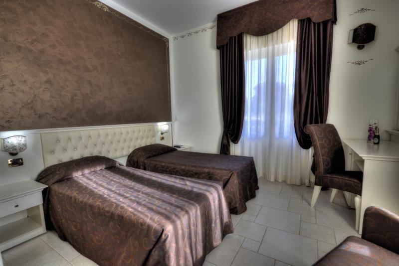 Hotel Madonna Delle Grazie Ceglie Messapica Exterior foto